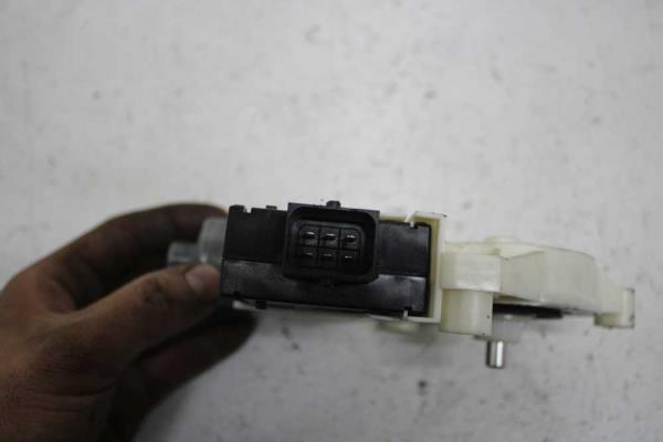 MOTEUR LEVE VITRE AVANT DROIT FIAT 500X - Vue 3